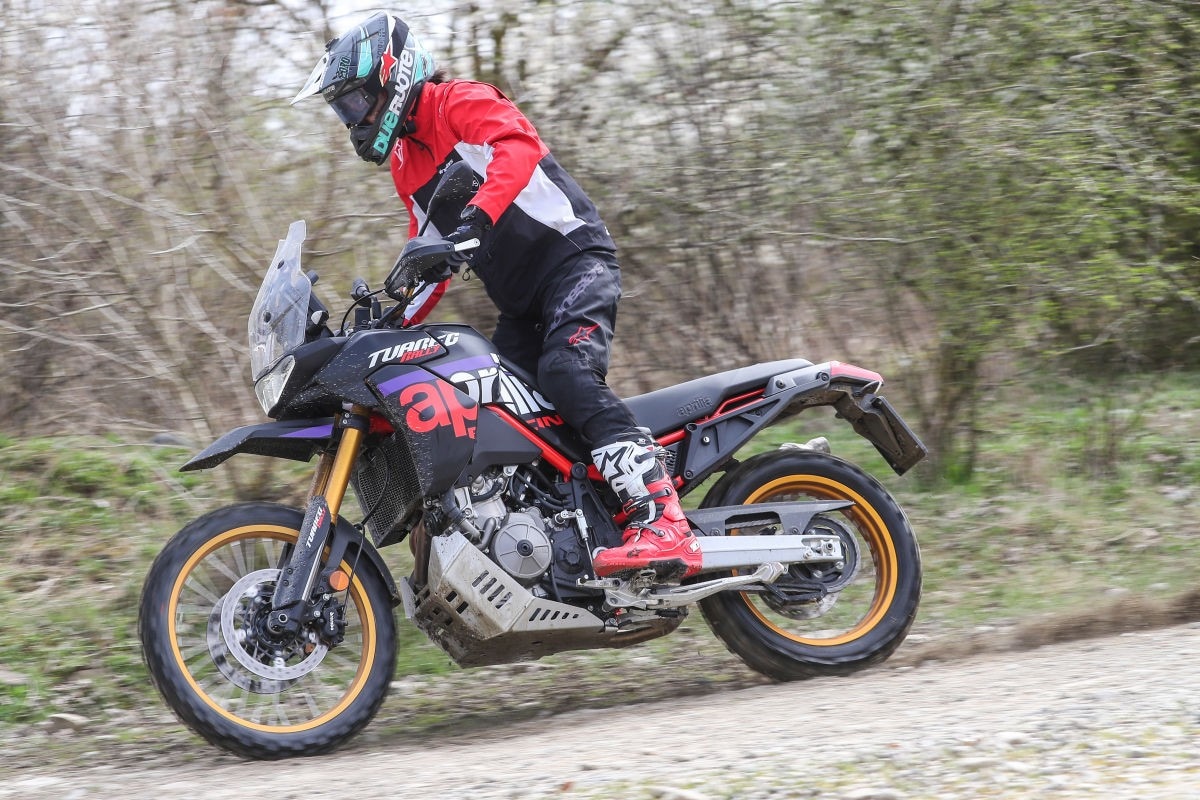 Aprilia Tuareg Rally 660: il ritorno di una leggenda, più cattiva e pronta al deserto +VIDEO+